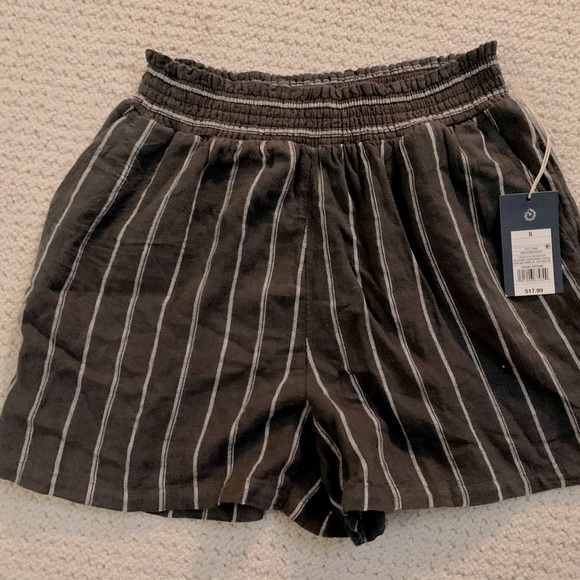 Universal Thread Pants - NWT Universal Threads Shorts! Small